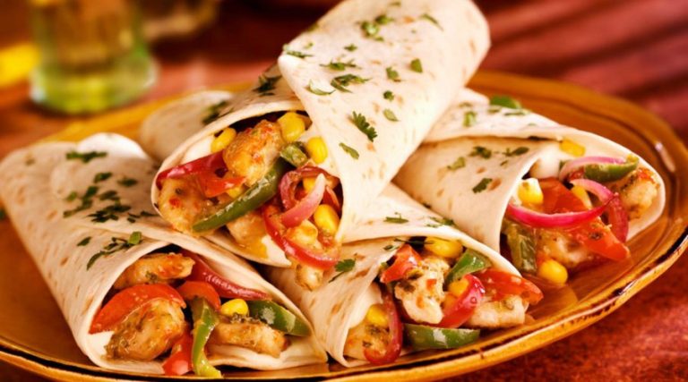 tortilya-meksikanskaya-lepyoshka-s-nachinkoj-900x500